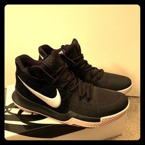 Nike zoom Kyrie Basketball shoe